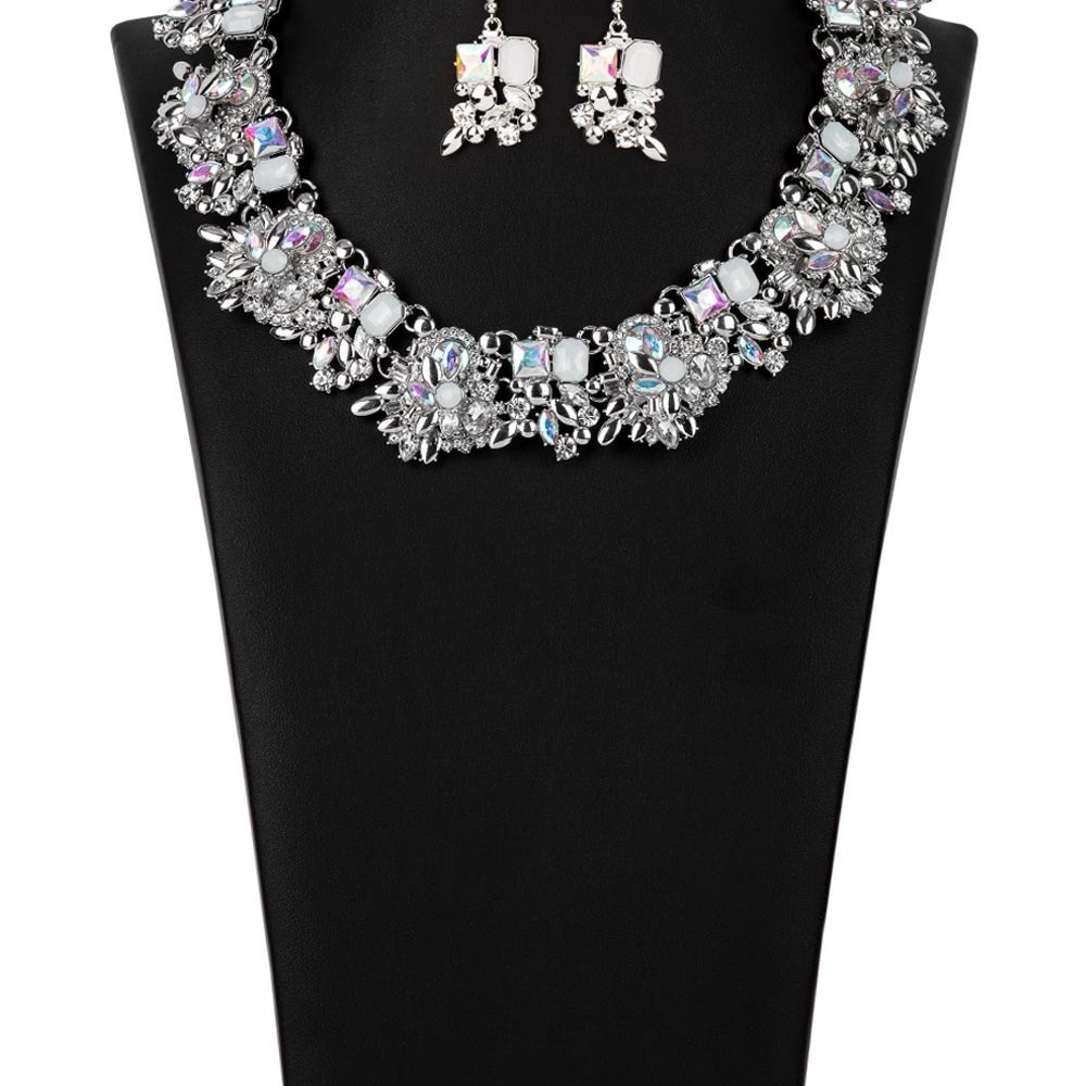 Paparazzi Z’S necklace matching earrings name Exceptional in a silver multi